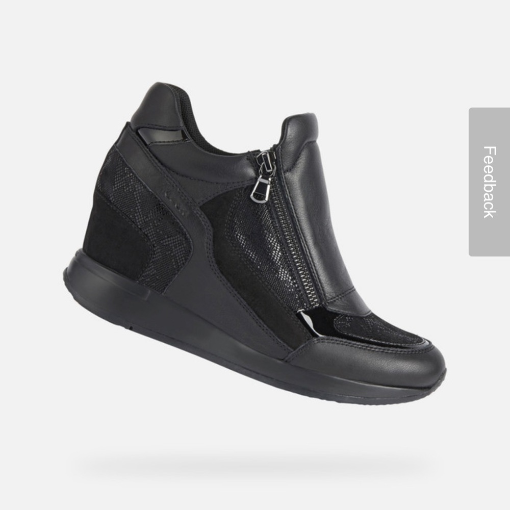 WEDGE SNEAKERS
Nydame Woman